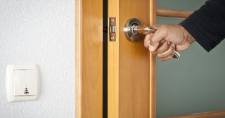 Установка дверей Усть-Илимск цена от 1357 руб.